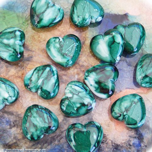 Perlenset Acrylperlen smaragdgrün 2 Herzperlen 20 mm