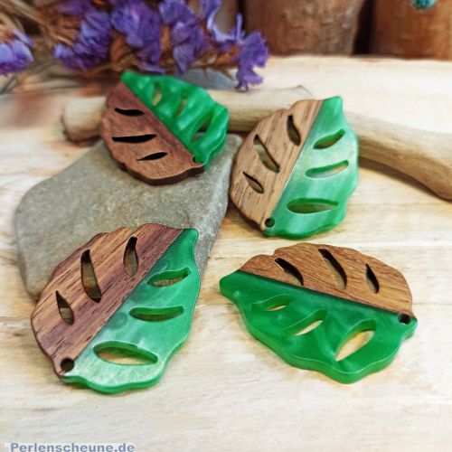 2 Blattanhänger für Ketten oder Ohrhänger aus Perlmuttresin und Holz 37 mm grün