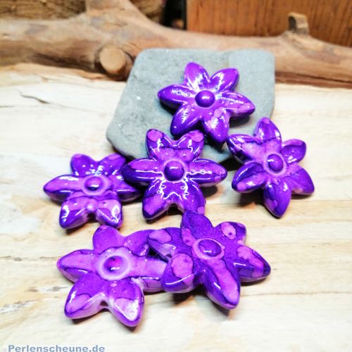 2 Acrylperlen Blumen violett marmoriert 30 mm
