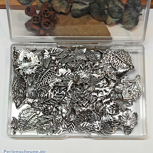 Charms Metallanhänger Blätter über 100 in Box (nur einmal vorhanden) antik silberfarben