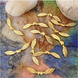 2 Stück Metallperlen Engelflügel golden mit Herz Flügelperlen