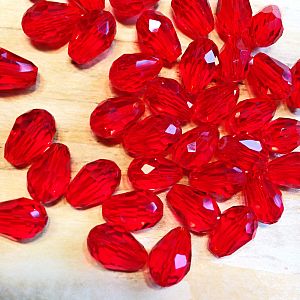 10 Facettierte und geschliffene Glastropfenperlen rot Mix 11 x 8 mm