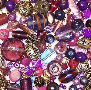 über 100 Perlen Set mit 80g Flieder-Lila Perlen Materialmix 6 -30 mm