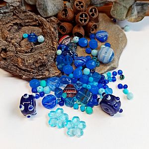 50 g böhmische Glasperlen als Mix in blau