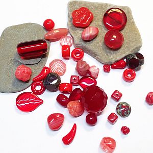 50 g böhmische Glasperlen als Mix in rot