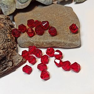 30 Facettierte und geschliffene Glasperlen Rhomben rot 4 mm
