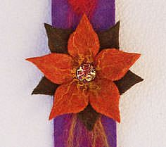 Filzarmband mit Blüte braun lila