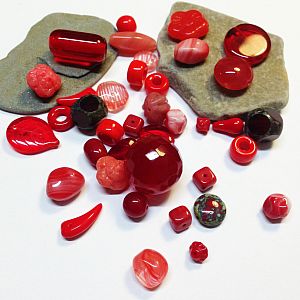 50 g böhmische Glasperlen als Mix in rot